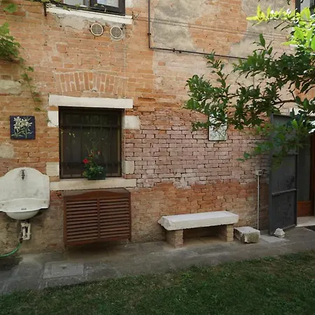 Apartament Garden In Biennale